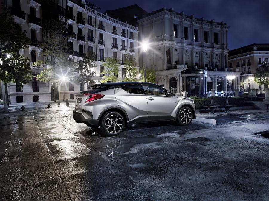  Toyota C-HR 2016 года  (фото 11 из 37)